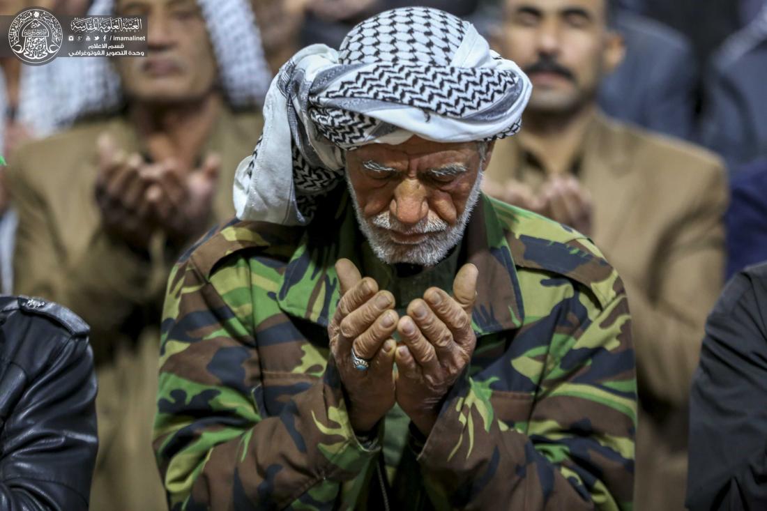 صلاة المغرب في العتبة العسكرية المقدسة ليلة شهادة الإمام علي الهادي ( عليه السلام ). | 