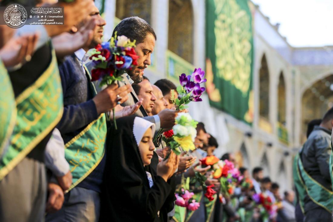 منتسبو العتبة العلوية المقدسة وحشود الزائرين يحتفلون بمناسبة مولد امير المؤمنين (عليه السلام) في باحة الصحن الحيدري المطهر | 