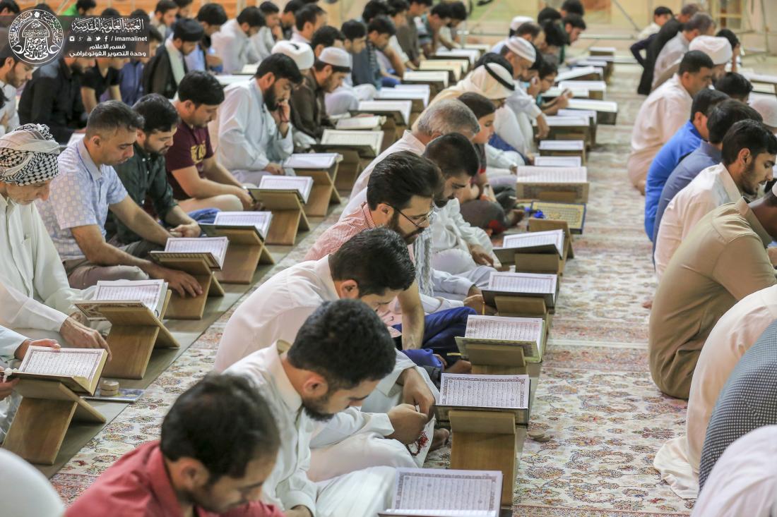 استمرار الختمة القرآنية الصباحية بعد صلاة الفجر في الصحن الحيدري الشريف. | 