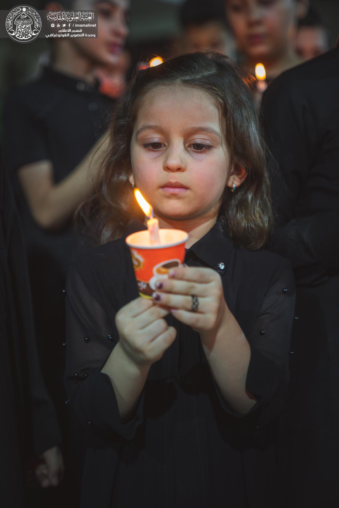 أحباب الحسين (عليه السلام) يوقدون شموع ليلة الوحشة من جوار المعزى أمير المؤمنين (عليه السلام) | 