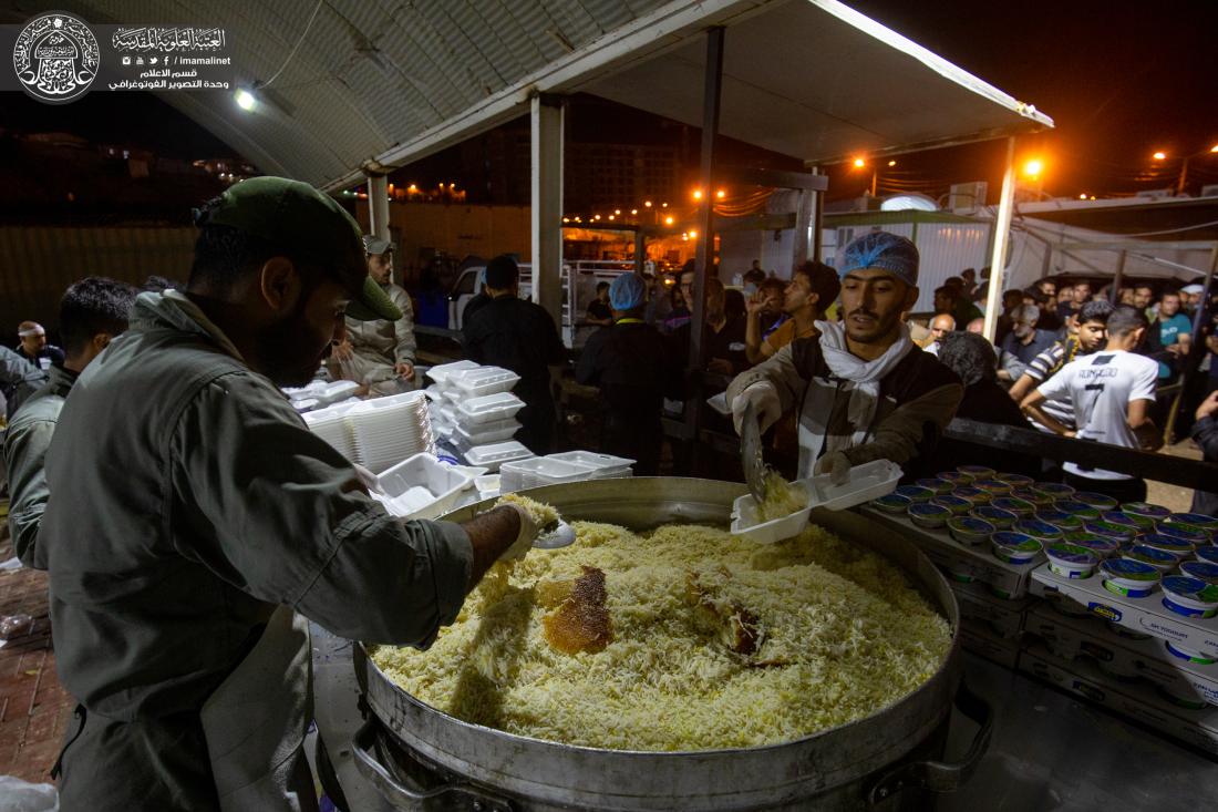 مدينة الإمام الرضا ( عليه السلام ) تستقبل عشرات الآلاف من الزائرين الوافدين إلى مرقد أمير المؤمنين (عليه السلام). | 