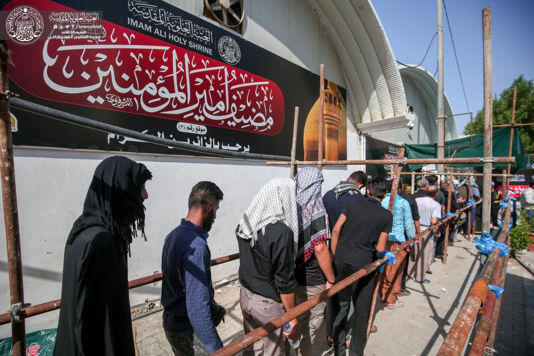 مضيف أمير المؤمنين (عليه السلام ) التابع الى العتبة العلوية المقدسة .. مستمر بتقديم وجبات الطعام الى زوار مرقد أمير المؤمنين (عليه السلام). | 