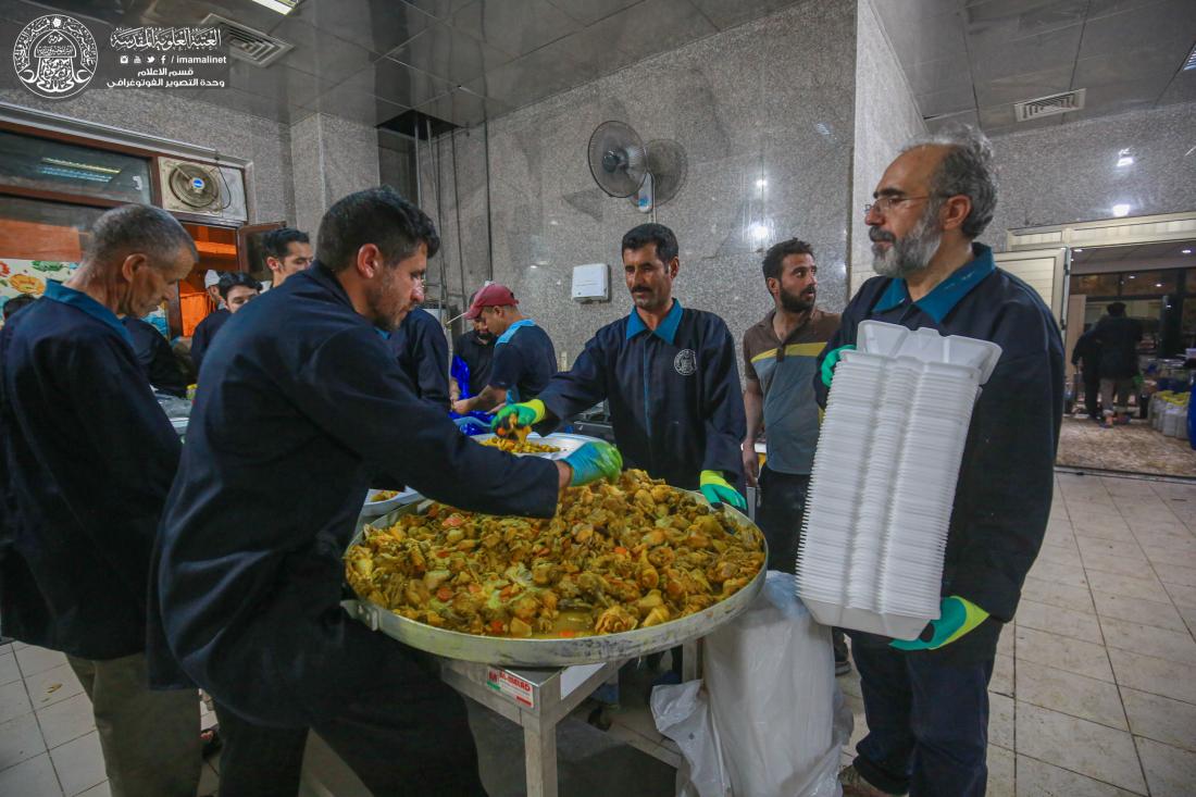 مضيف العتبة العلوية : توزيع الآلاف من الوجبات الغذائية يومياً لزائري الأربعين من خلال مواقع الضيافة التابعة للعتبة ومواقع الضيافة الساندة لها  | 