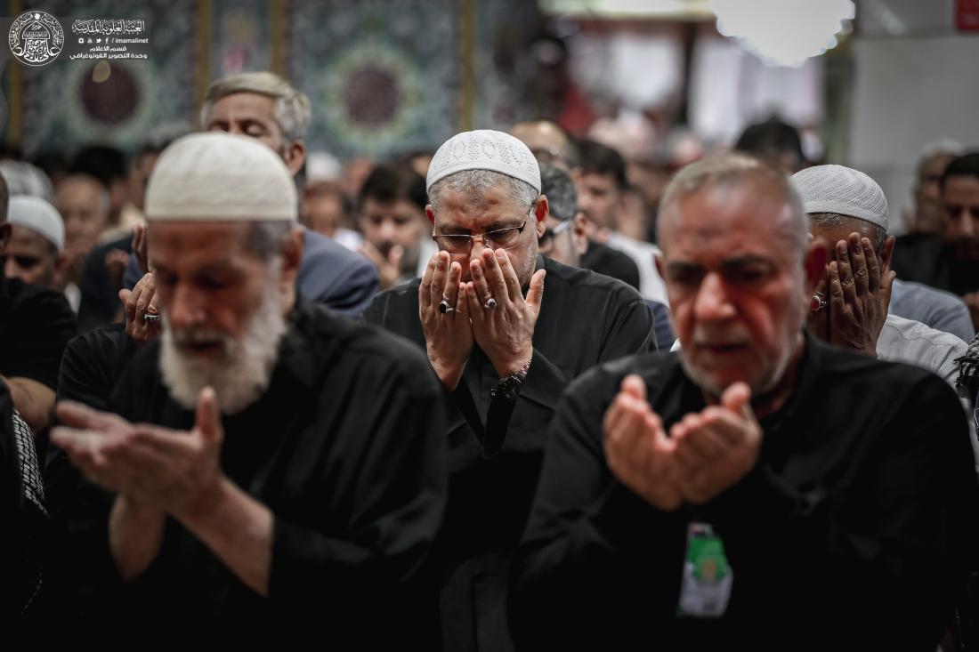 صلاة المغرب في الصحن الحيدري الشريف ليلة وفاة الرسول الاعظم (صلى الله عليه واله وسلم ) | 