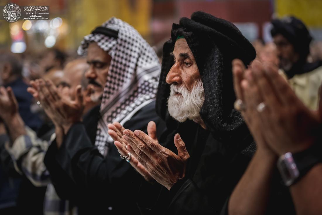 صلاة المغرب في الصحن الحيدري الشريف ليلة وفاة الرسول الاعظم (صلى الله عليه واله وسلم ) | 