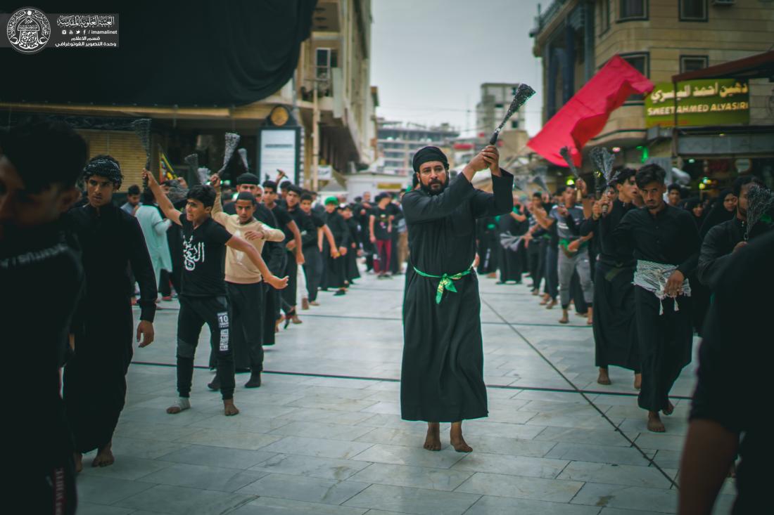 جموع الزائرين تزحف إلى مرقد أمير المؤمنين (عليه السلام) لإحياء ذكرى وفاة النبي الأعظم (صلى الله عليه وآله وسلم) | 