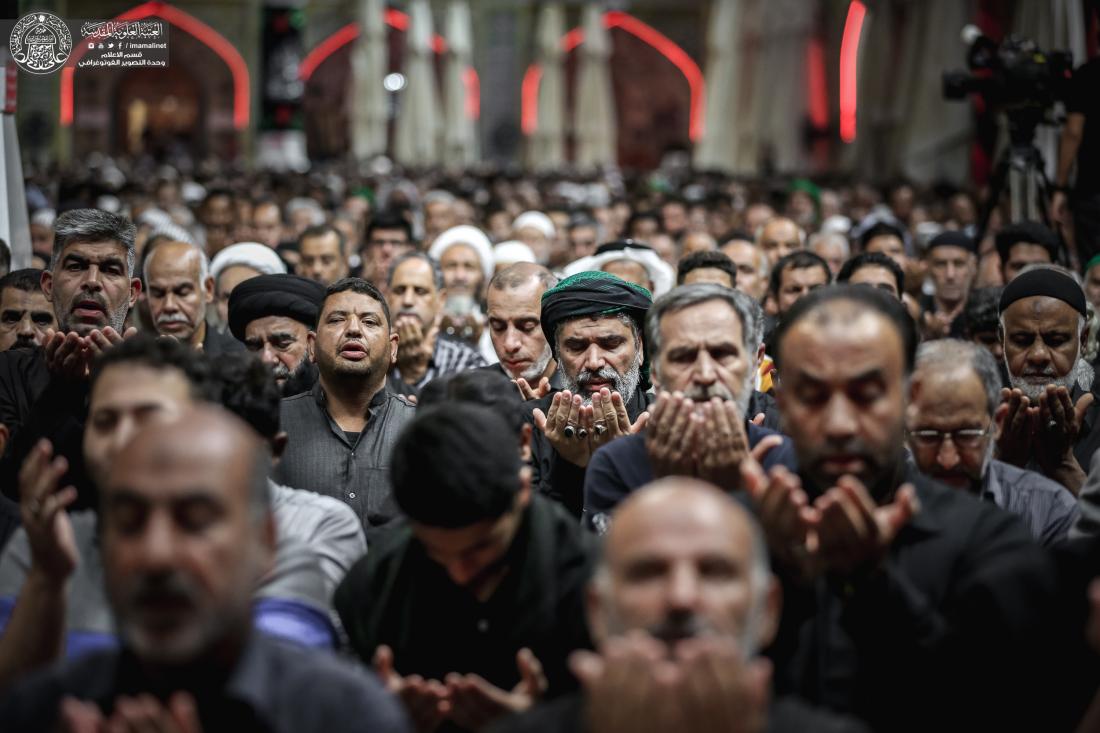 صلاة المغرب في الصحن الحيدري الشريف ليلة وفاة الرسول الاعظم (صلى الله عليه واله وسلم ) | 
