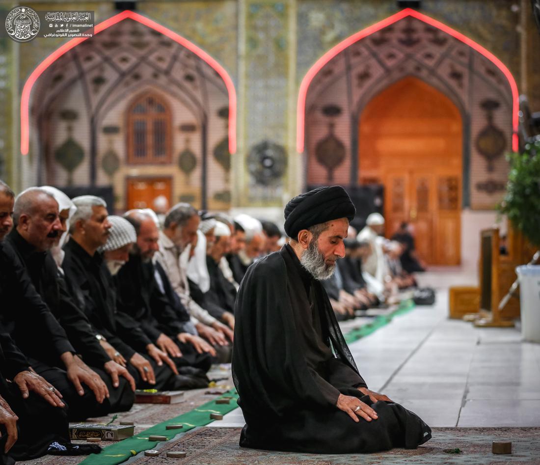 صلاة المغرب في الصحن الحيدري الشريف ليلة وفاة الرسول الاعظم (صلى الله عليه واله وسلم ) | 