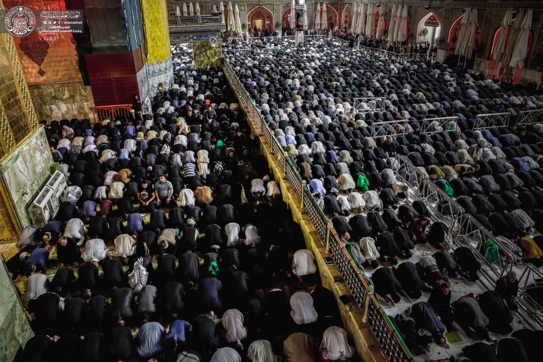 صلاة المغرب في الصحن الحيدري الشريف ليلة وفاة الرسول الاعظم (صلى الله عليه واله وسلم ) | 