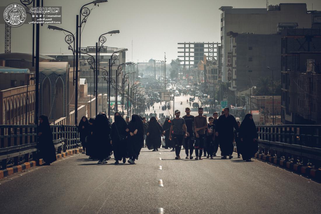 جموع الزائرين تزحف إلى مرقد أمير المؤمنين (عليه السلام) لإحياء ذكرى وفاة النبي الأعظم (صلى الله عليه وآله وسلم) | 