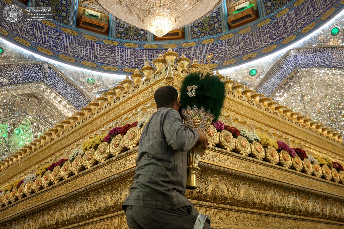  تزيين الضريح المطهر بالورود بمناسبة مولد النبي الاكرم محمد (صلى الله عليه وآله وسلم) | 