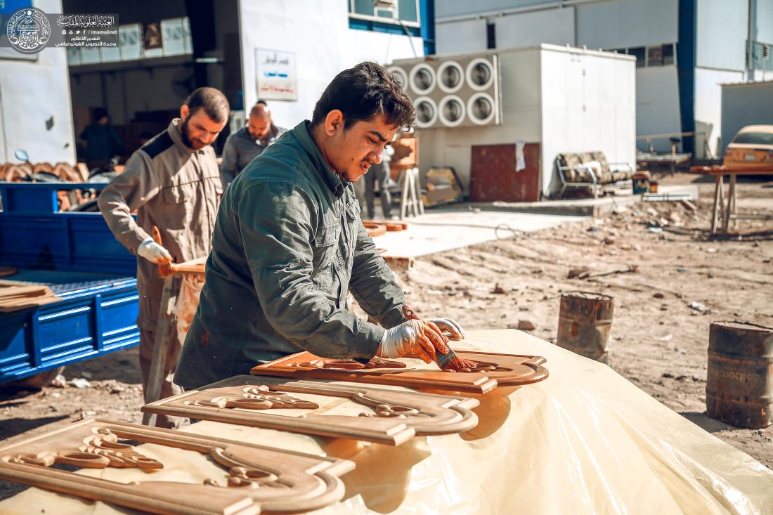 شعبة النجارة في العتبة العلوية المقدسة .. جهود كبيرة في رفد الموسسات الحكومية والأهلية في الاثاث الخشبي فضلاً عن احتياجات العتبة المقدسة  | 