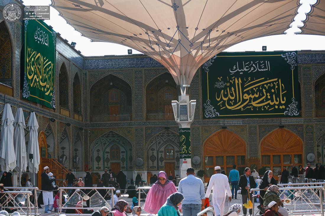 تزيين أرجاء مرقد أمير المؤمنين باللافتات استعداد للاحتفال بولادة السيدة زينب (عليها السلام). | 