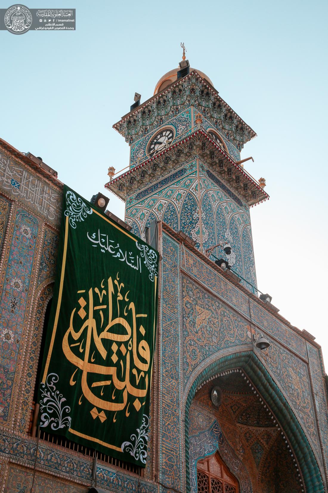 تزيين أرجاء مرقد أمير المؤمنين باللافتات استعداد للاحتفال بولادة السيدة زينب (عليها السلام). | 