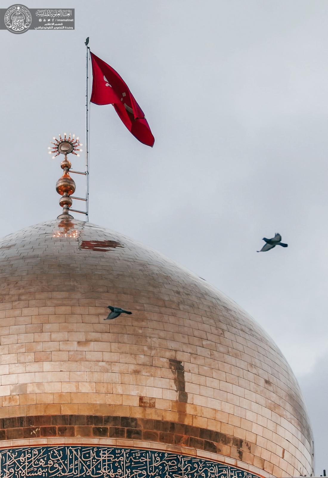 هــي مــن دمـشقَ تـضيِّفُ الآلافـا  ...  وبـها الـمريضُ مـن السِقامِ يُشافى ... زُرْهَــا وخـذْ مـن قـبرها الألـطافا  ...  والـثِـمْ ضـريـحاً ضـمَّـها وحَـواها | 