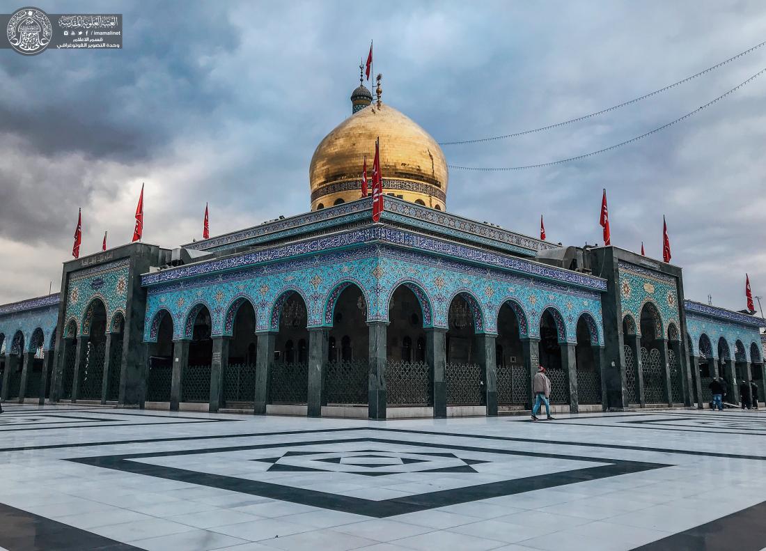 هــي مــن دمـشقَ تـضيِّفُ الآلافـا  ...  وبـها الـمريضُ مـن السِقامِ يُشافى ... زُرْهَــا وخـذْ مـن قـبرها الألـطافا  ...  والـثِـمْ ضـريـحاً ضـمَّـها وحَـواها | 