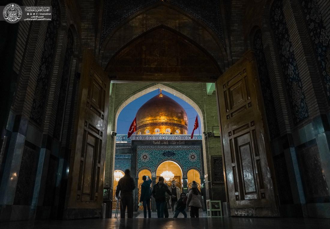 هــي مــن دمـشقَ تـضيِّفُ الآلافـا  ...  وبـها الـمريضُ مـن السِقامِ يُشافى ... زُرْهَــا وخـذْ مـن قـبرها الألـطافا  ...  والـثِـمْ ضـريـحاً ضـمَّـها وحَـواها | 