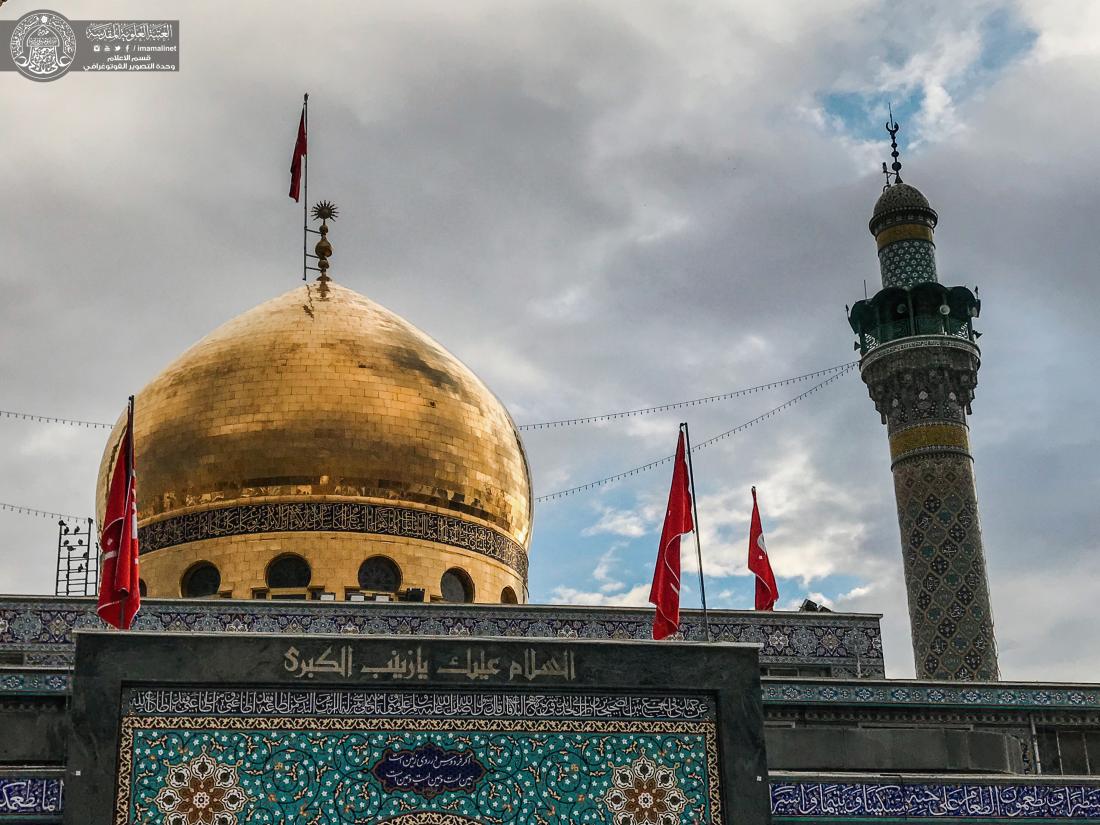 هــي مــن دمـشقَ تـضيِّفُ الآلافـا  ...  وبـها الـمريضُ مـن السِقامِ يُشافى ... زُرْهَــا وخـذْ مـن قـبرها الألـطافا  ...  والـثِـمْ ضـريـحاً ضـمَّـها وحَـواها | 