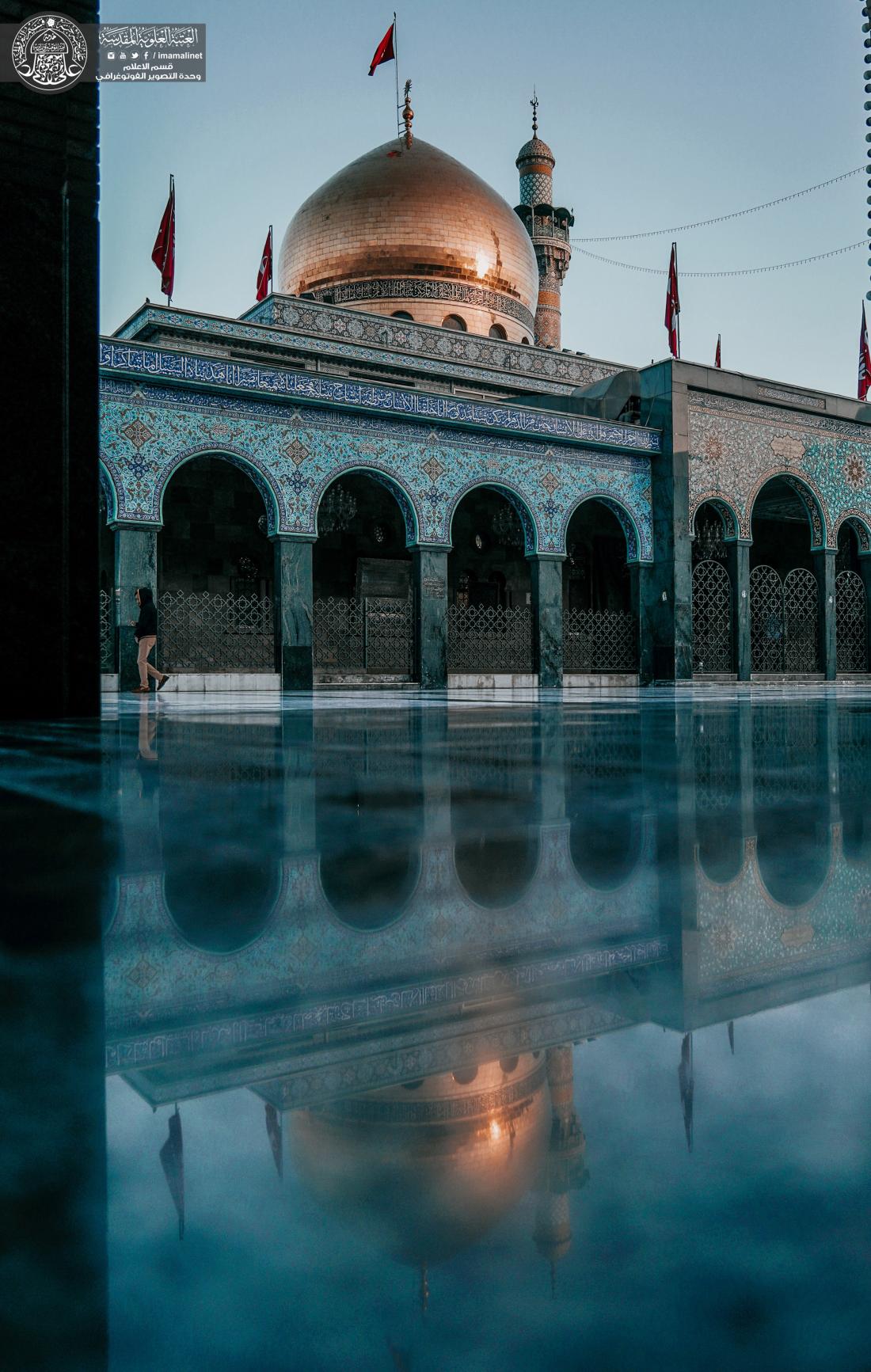 هــي مــن دمـشقَ تـضيِّفُ الآلافـا  ...  وبـها الـمريضُ مـن السِقامِ يُشافى ... زُرْهَــا وخـذْ مـن قـبرها الألـطافا  ...  والـثِـمْ ضـريـحاً ضـمَّـها وحَـواها | 