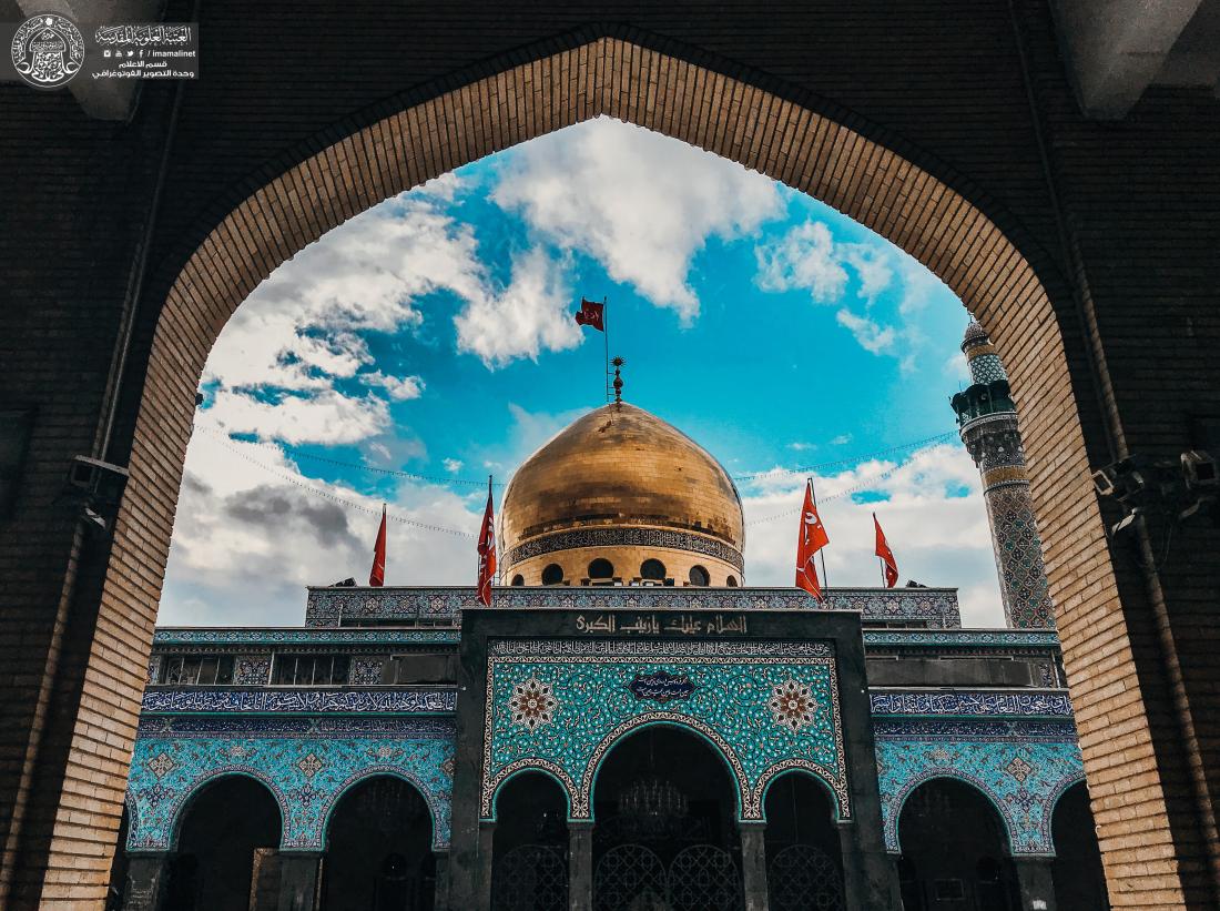 هــي مــن دمـشقَ تـضيِّفُ الآلافـا  ...  وبـها الـمريضُ مـن السِقامِ يُشافى ... زُرْهَــا وخـذْ مـن قـبرها الألـطافا  ...  والـثِـمْ ضـريـحاً ضـمَّـها وحَـواها | 