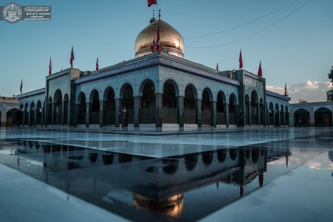 هــي مــن دمـشقَ تـضيِّفُ الآلافـا  ...  وبـها الـمريضُ مـن السِقامِ يُشافى ... زُرْهَــا وخـذْ مـن قـبرها الألـطافا  ...  والـثِـمْ ضـريـحاً ضـمَّـها وحَـواها | 