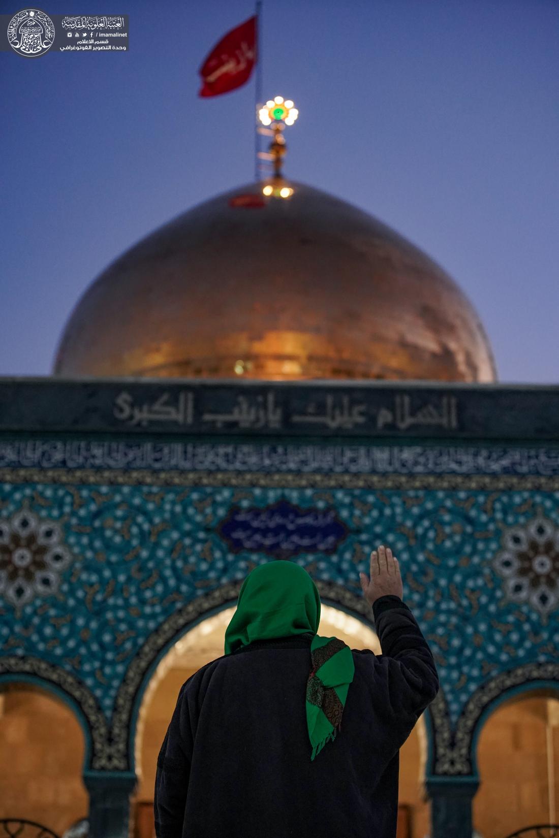 هــي مــن دمـشقَ تـضيِّفُ الآلافـا  ...  وبـها الـمريضُ مـن السِقامِ يُشافى ... زُرْهَــا وخـذْ مـن قـبرها الألـطافا  ...  والـثِـمْ ضـريـحاً ضـمَّـها وحَـواها | 