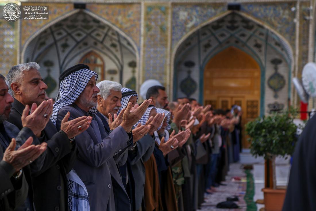 إقامة صلاة الظهر في رحاب الصحن الحيدري الشريف | 