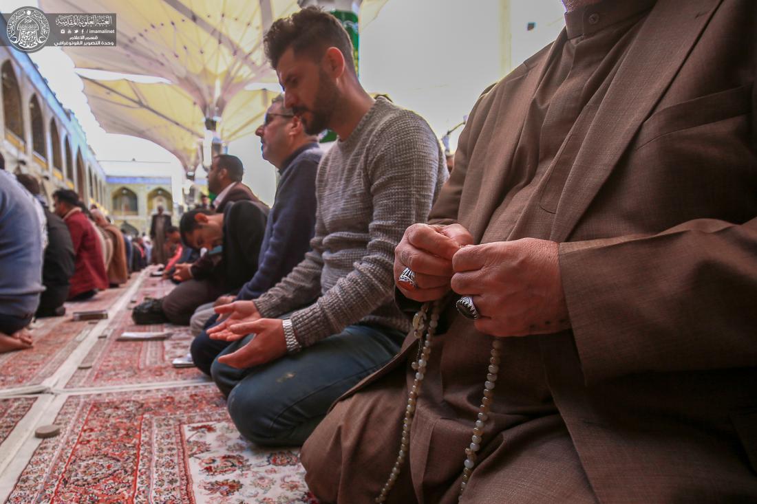 إقامة صلاة الظهر في رحاب الصحن الحيدري الشريف | 