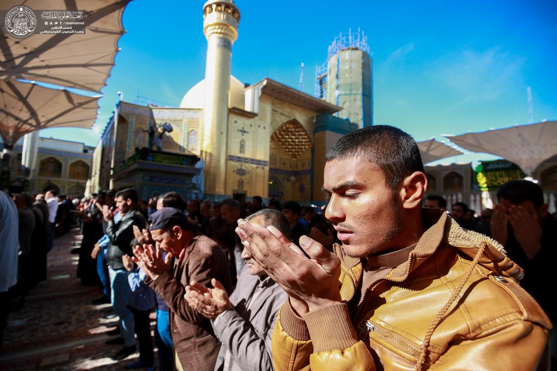 إقامة صلاة الظهر في رحاب الصحن الحيدري الشريف | 