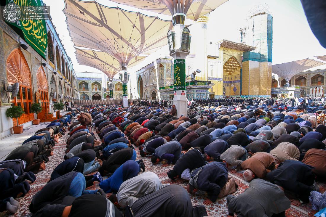 إقامة صلاة الظهر في رحاب الصحن الحيدري الشريف | 