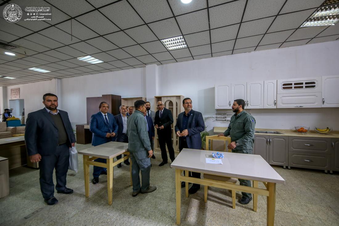 العتبة العلوية المقدسة تفتتح بالتعاون مع اتحاد الصناعات العراقي السوق المركزي وتعرض فيه منتجات حرفيّة متنوعة   | 