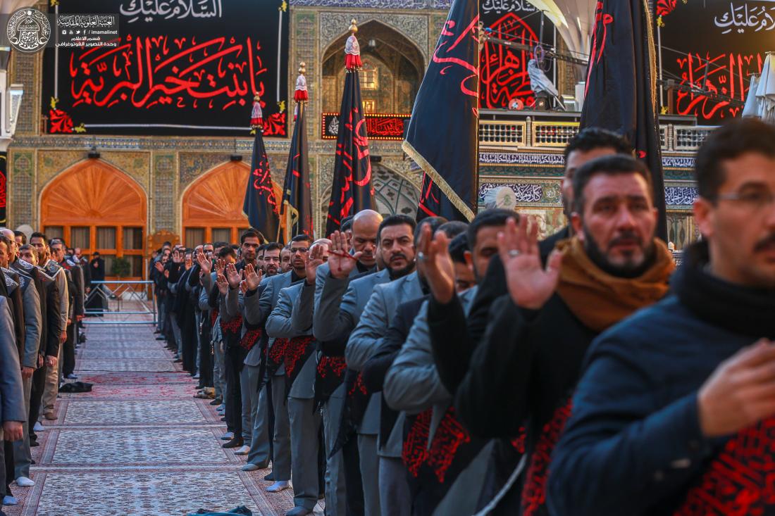 موكب منتسبي العتبة العلوية المقدسة يحيي ذكرى شهادة السيدة فاطمة الزهراء (عليها السلام ) بروايتها الثانية بعد أداء الزيارة الصباحية. | 
