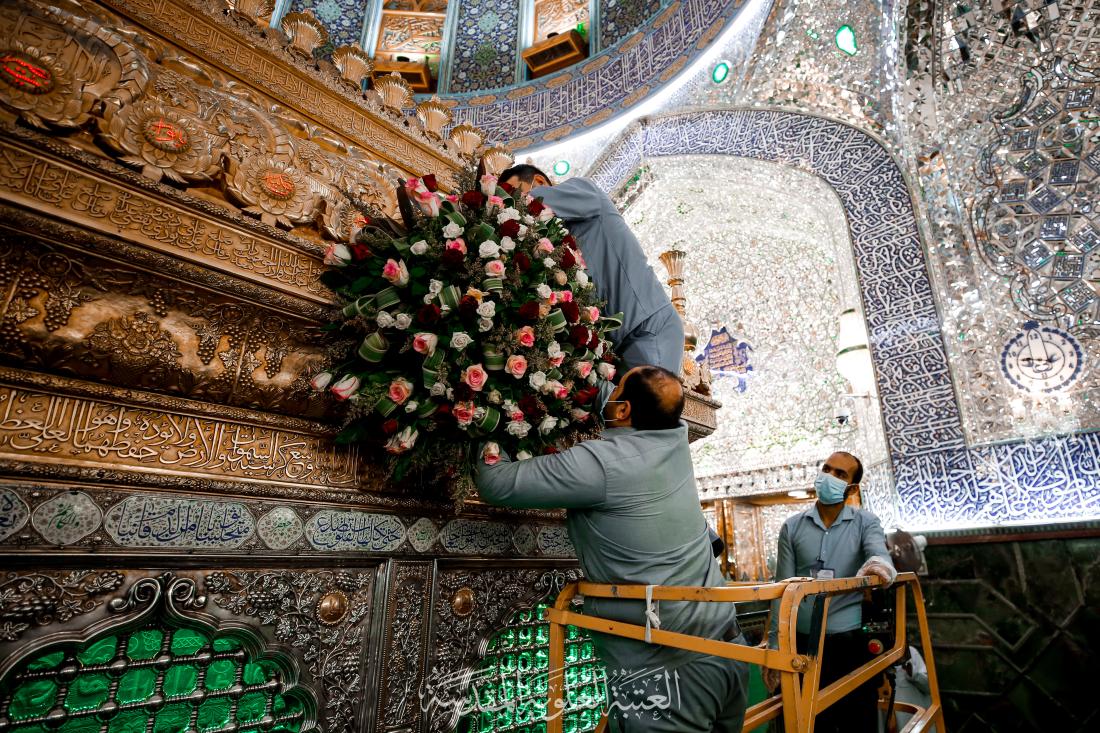 تتزين الورود بمرقد امير البلاغة علي بن ابي طالب سلام الله عليه في عيد الغدير الاغر | 