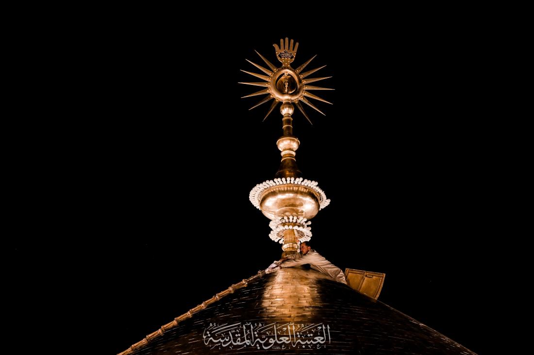 قطرات الماء تتشرف بغسل قبة امير المؤمنين سلام الله عليه | 