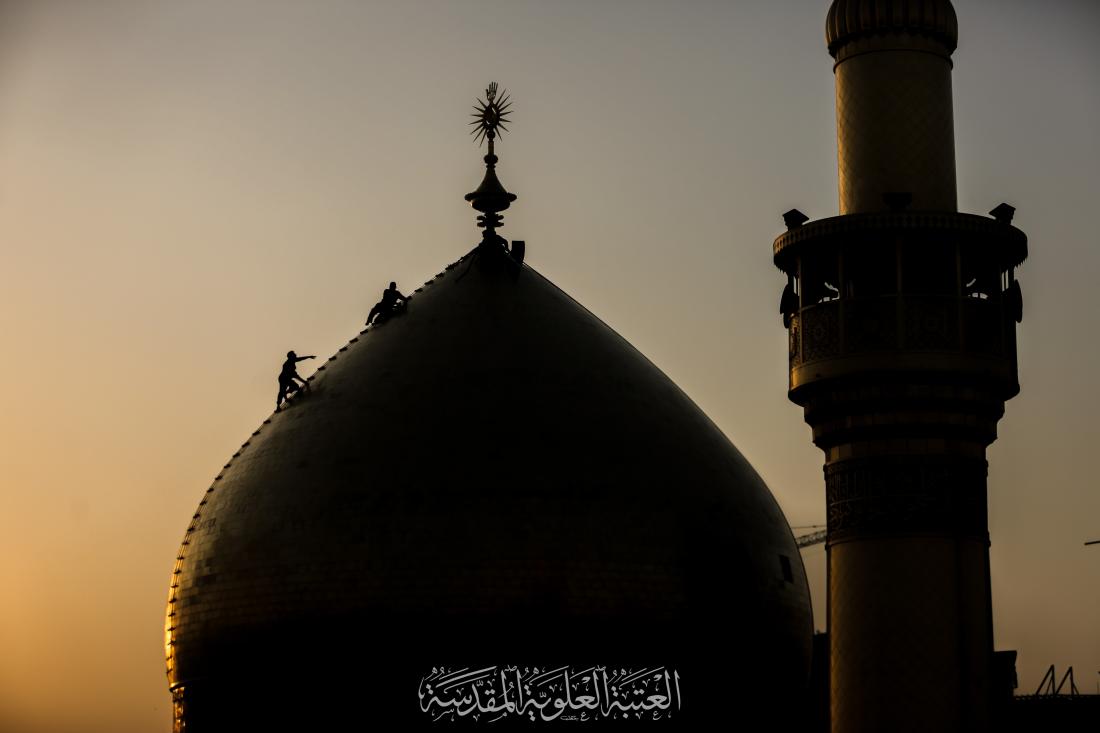 قطرات الماء تتشرف بغسل قبة امير المؤمنين سلام الله عليه | 