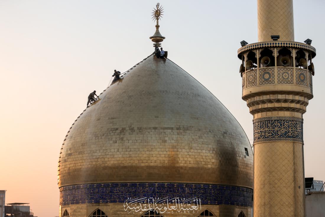 قطرات الماء تتشرف بغسل قبة امير المؤمنين سلام الله عليه | 
