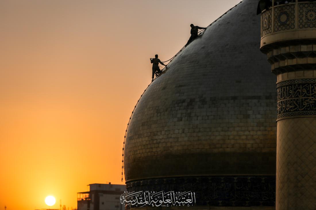 قطرات الماء تتشرف بغسل قبة امير المؤمنين سلام الله عليه | 