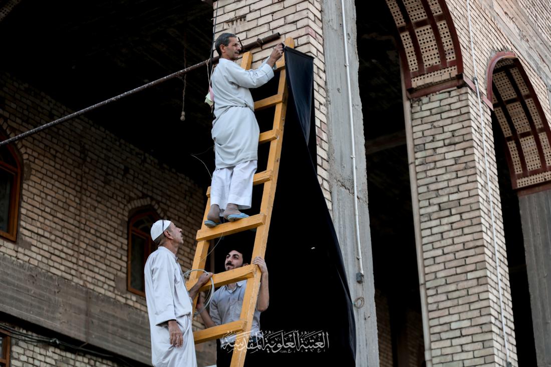 قد اتى شهر محرم فاملؤوا الدنيا عزاء وانصبوا في القلب مأتم شاركوا أهل ألسماء | 