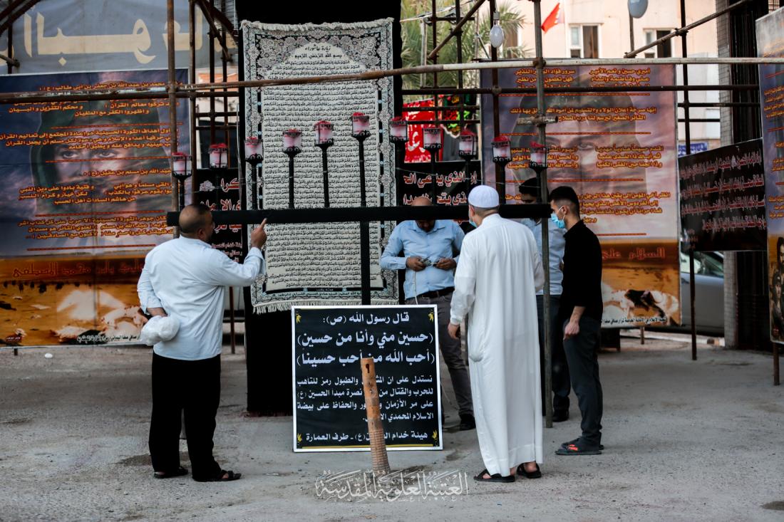 قد اتى شهر محرم فاملؤوا الدنيا عزاء وانصبوا في القلب مأتم شاركوا أهل ألسماء | 