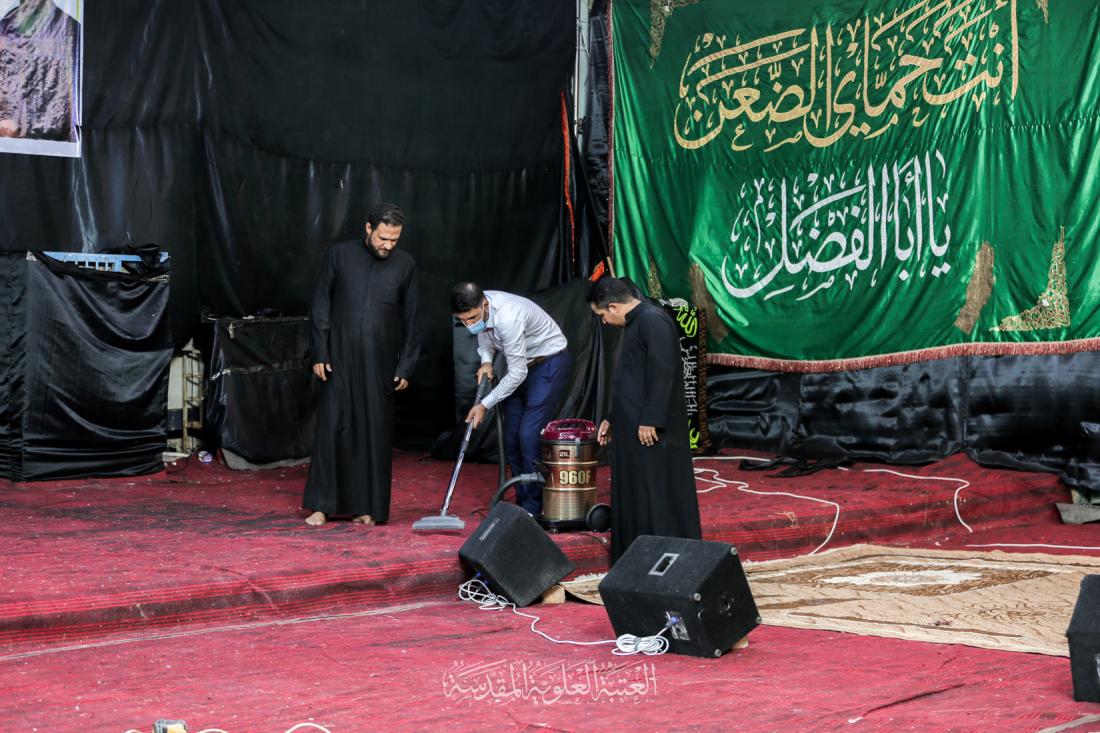 قد اتى شهر محرم فاملؤوا الدنيا عزاء وانصبوا في القلب مأتم شاركوا أهل ألسماء | 