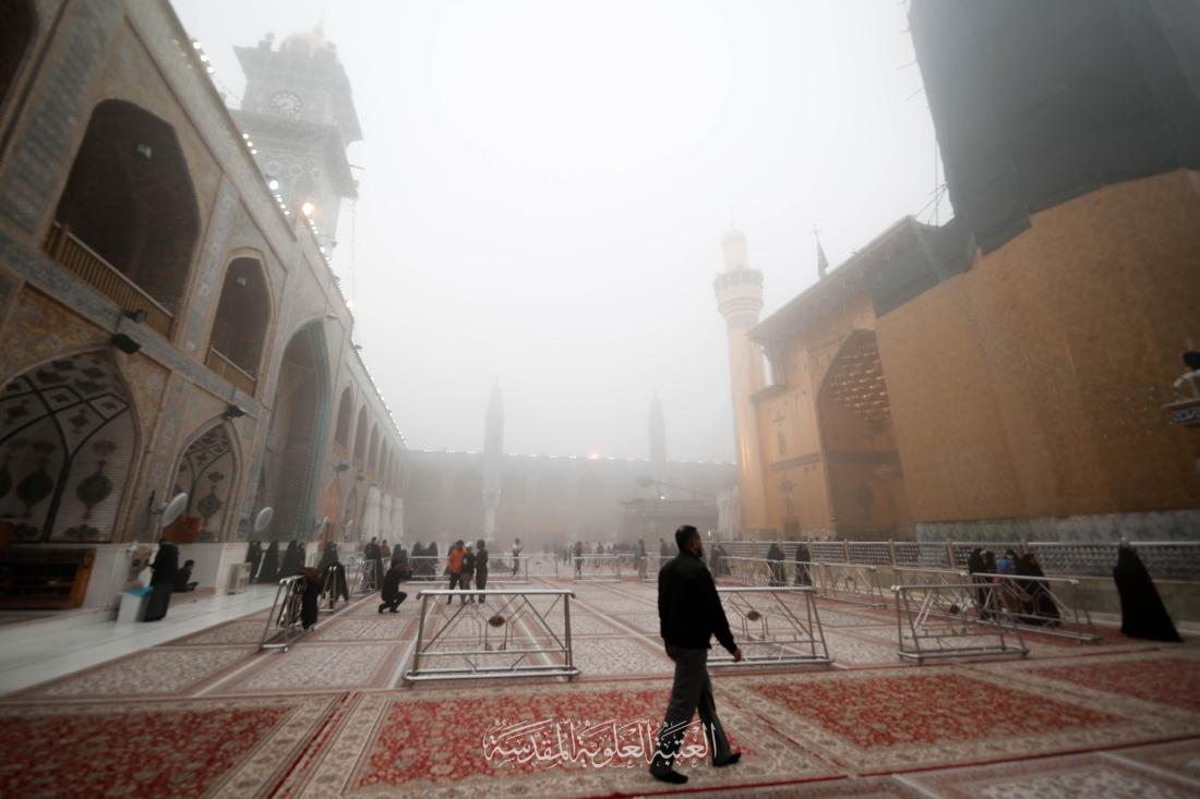 اذرع الضباب تنساب حول حرم المولى امير المؤمنين سلام الله عليه في الصباح الباكر | 