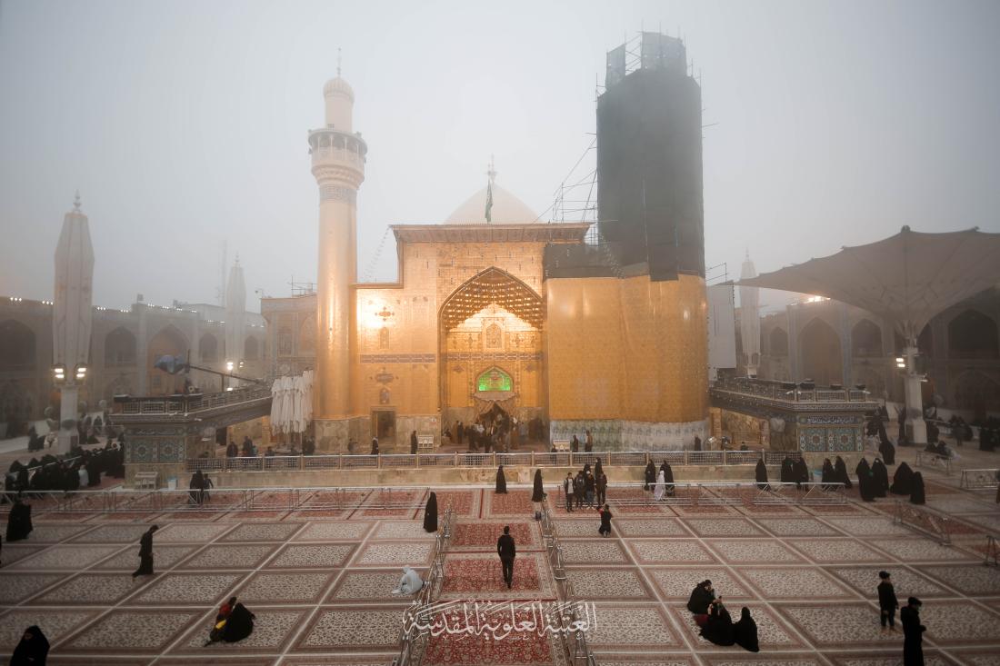 اذرع الضباب تنساب حول حرم المولى امير المؤمنين سلام الله عليه في الصباح الباكر | 