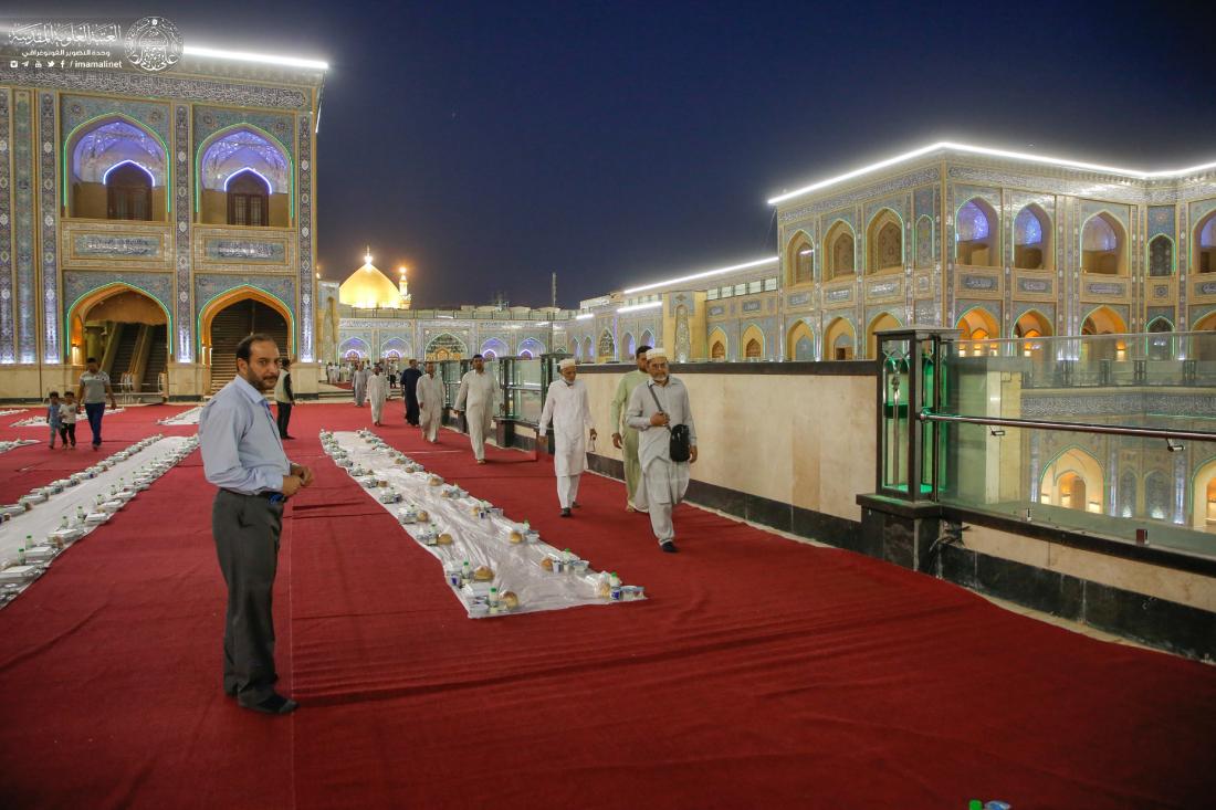 قسم مضيف الزائرين يستضيف زائري المولى أمير المؤمنين (عليه السلام) في سفرة رمضانية ثانية وسط أرجائه المباركة في صحن السيدة فاطمة الزهراء (عليها السلام) | 