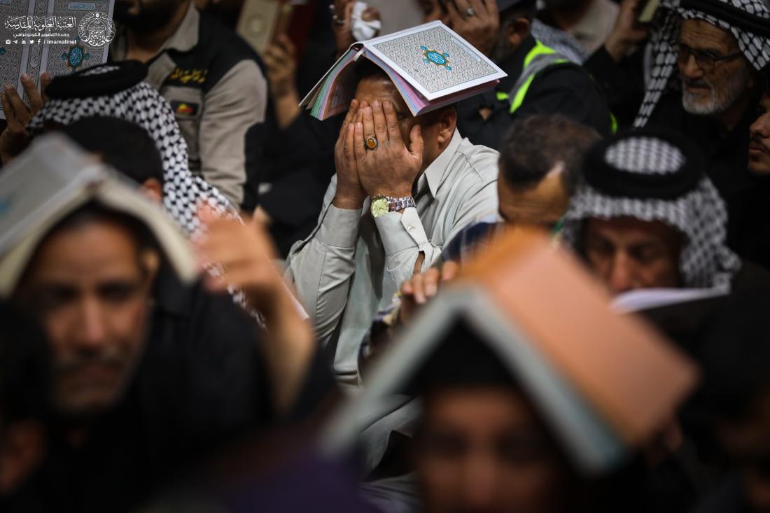 زائرو مرقد المولى أمير المؤمنين (عليه السلام) يحييون ليلة القدر بروايتها الثانية - ليلة الحادي والعشرين من شهر رمضان - ليلة شهادته الأليمة | 