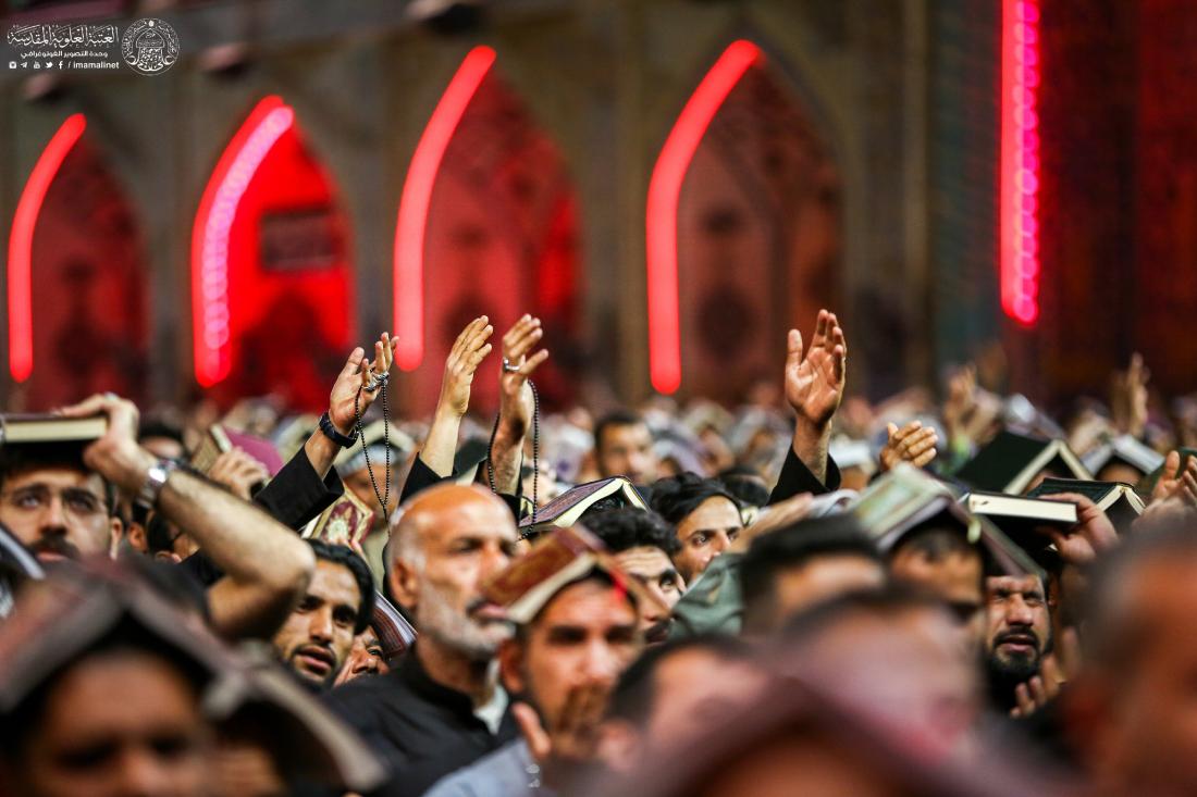 زائرو مرقد المولى أمير المؤمنين (عليه السلام) يحييون ليلة القدر بروايتها الثانية - ليلة الحادي والعشرين من شهر رمضان - ليلة شهادته الأليمة | 
