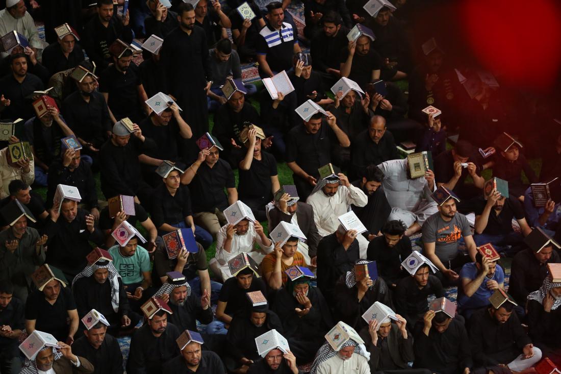 زائرو مرقد المولى أمير المؤمنين (عليه السلام) يحييون ليلة القدر بروايتها الثانية - ليلة الحادي والعشرين من شهر رمضان - ليلة شهادته الأليمة | 