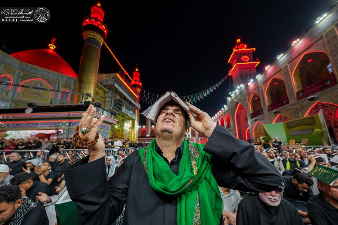 زائرو مرقد المولى أمير المؤمنين (عليه السلام) يحييون ليلة القدر بروايتها الثانية - ليلة الحادي والعشرين من شهر رمضان - ليلة شهادته الأليمة | 