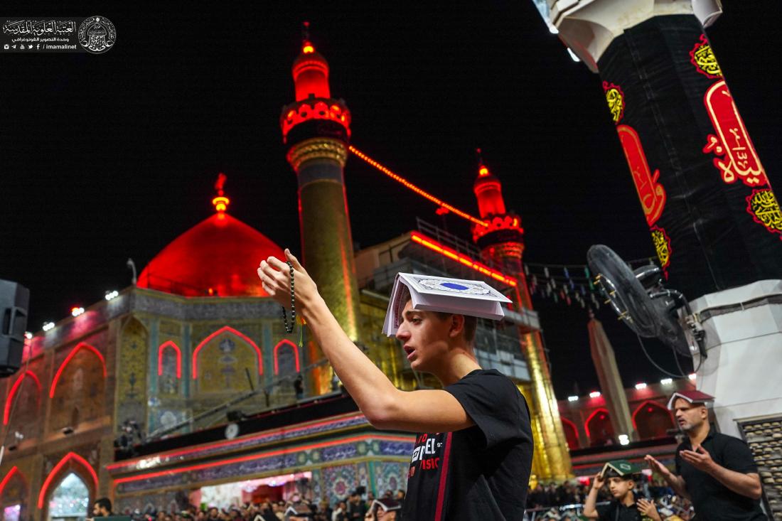 زائرو مرقد المولى أمير المؤمنين (عليه السلام) يحييون ليلة القدر بروايتها الثانية - ليلة الحادي والعشرين من شهر رمضان - ليلة شهادته الأليمة | 