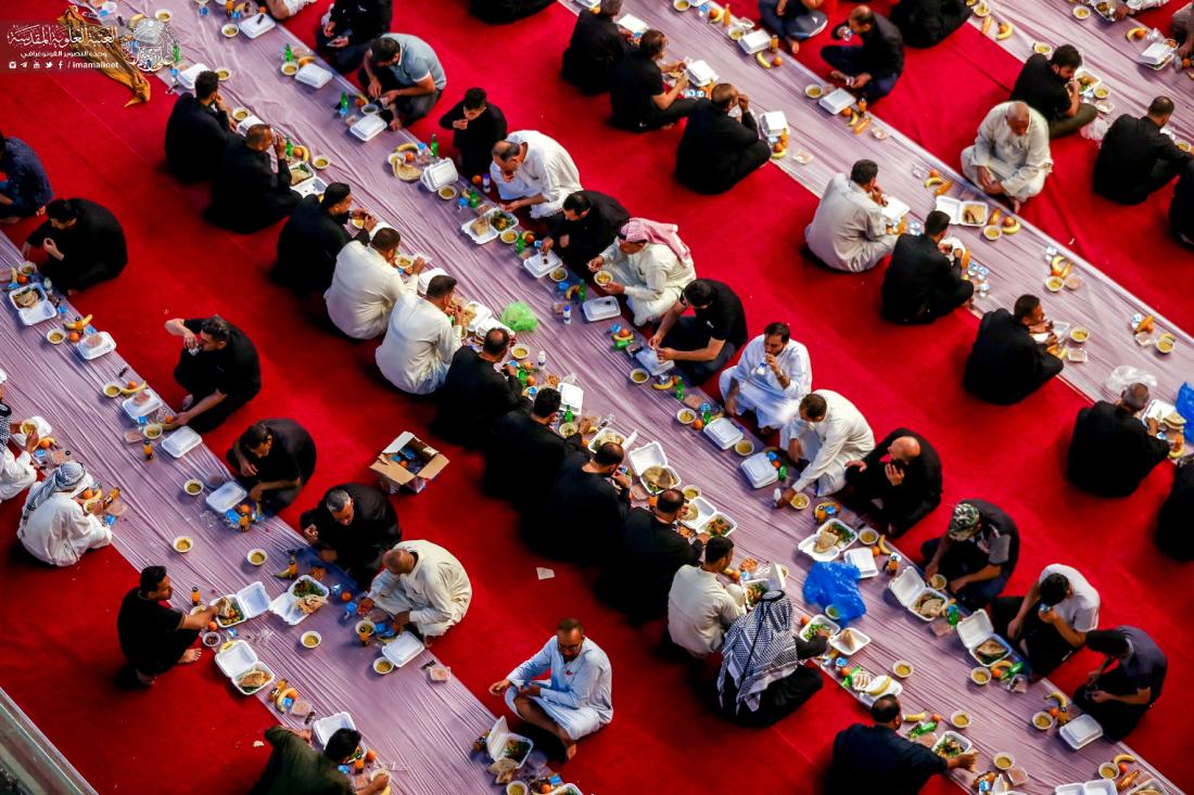 العتبة العلوية المقدسة تحتضن مأدبة إفطار كبرى للصائمين في صحن السيدة فاطمة الزهراء (عليها السلام ) والأروقة المؤدية إليه  في ليلة إستشهاد المولى أمير المؤمنين علي (عليه السلام) | 