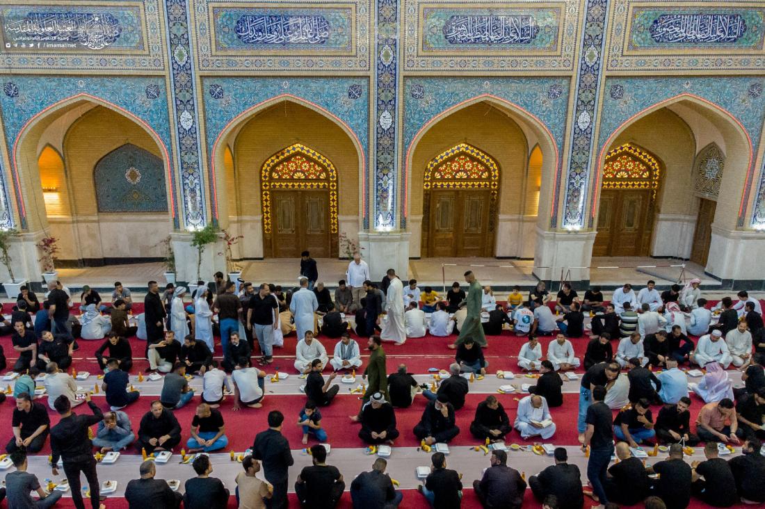 العتبة العلوية المقدسة تحتضن مأدبة إفطار كبرى للصائمين في صحن السيدة فاطمة الزهراء (عليها السلام ) والأروقة المؤدية إليه  في ليلة إستشهاد المولى أمير المؤمنين علي (عليه السلام) | 